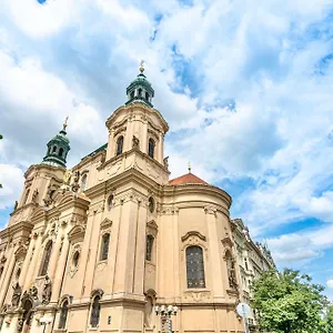 The Old Town Square & Parizska Appartamento